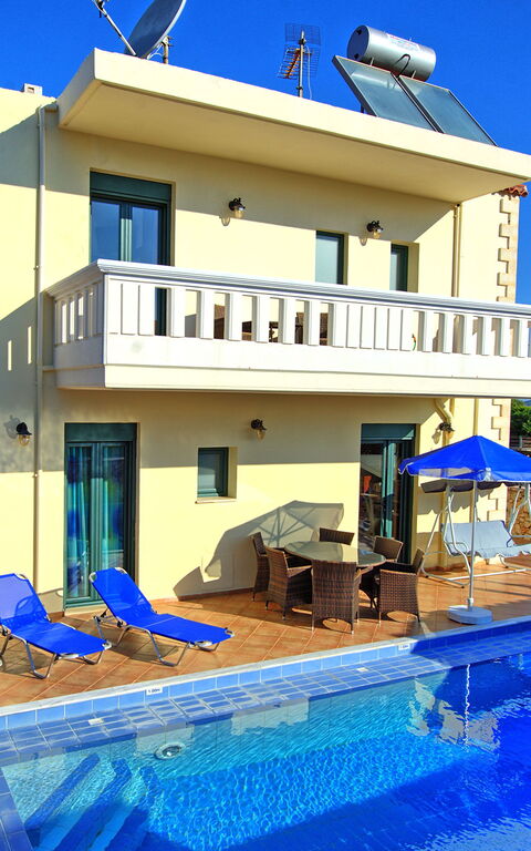 Villa Koules: Buitenkanten, Buitenshuis, zwembad