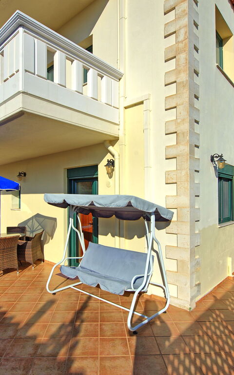 Villa Koules: Buitenshuis, Tuin, zwembad