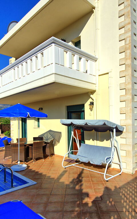 Villa Koules: Buitenshuis, zwembad