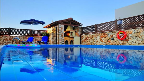 Villa Koules: Buitenshuis, Tuin, Zomer, zwembad