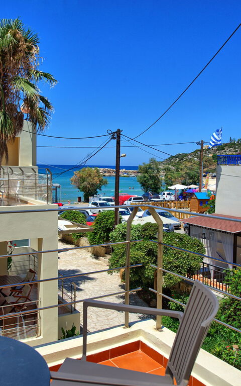 Houses By The Sea: Buitenshuis