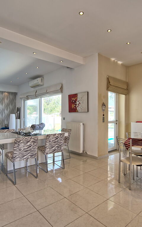 Beach Villa Christina: Keuken, Lunchroom, Woonkamer