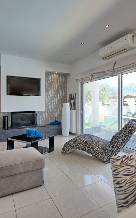 Beach Villa Christina: Woonkamer