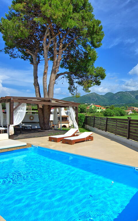 Beach Villa Christina: zwembad