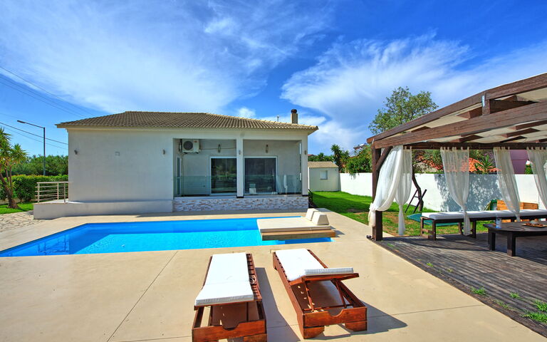 Beach Villa Christina: zwembad