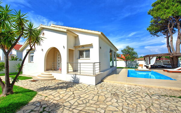 Beach Villa Christina: Buitenkanten, Zomer, zwembad