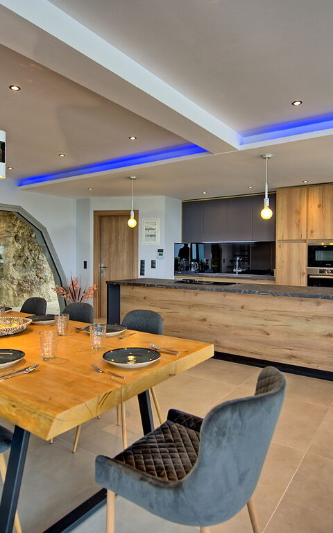 Villa Prokimea: Keuken, Lunchroom, Woonkamer