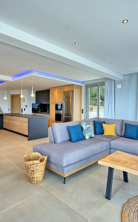 Villa Prokimea: Keuken, Lunchroom, Woonkamer