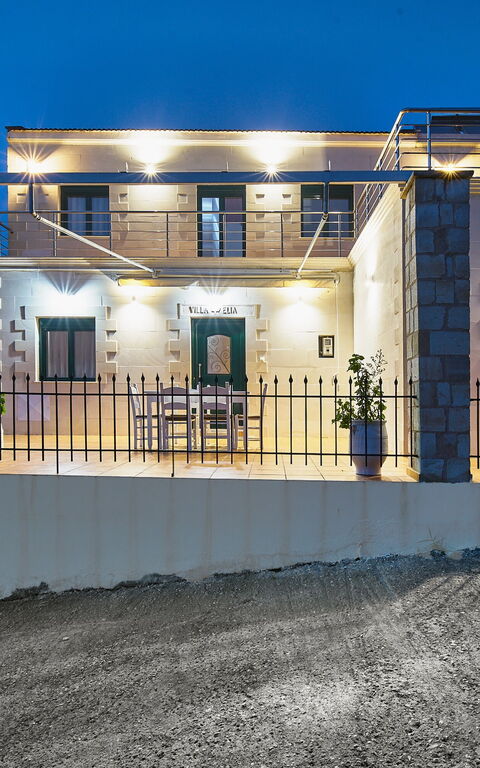 Villa Elia: Buitenshuis, Keer bekeken