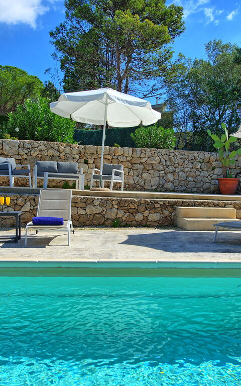 Nerodavola: Zomer, zwembad