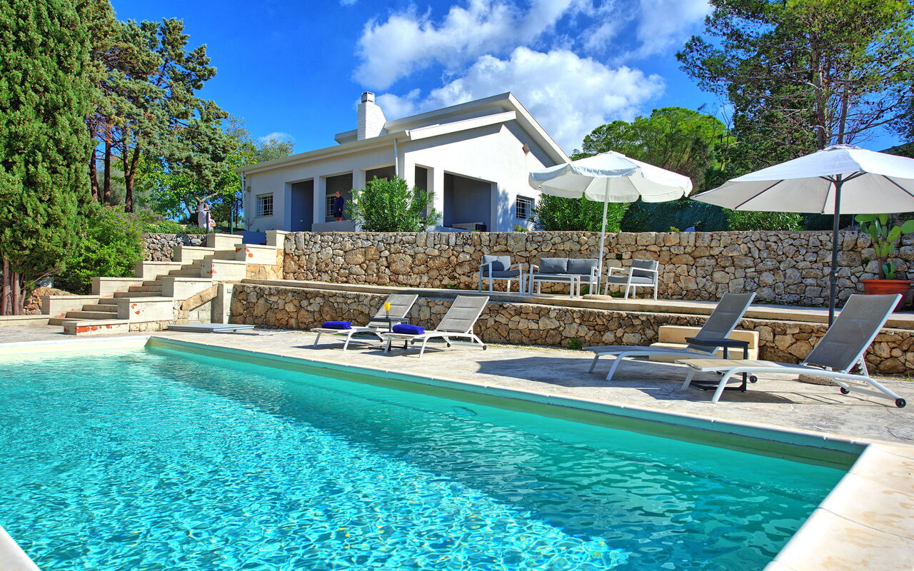 Nerodavola: Buitenshuis, Zomer, zwembad