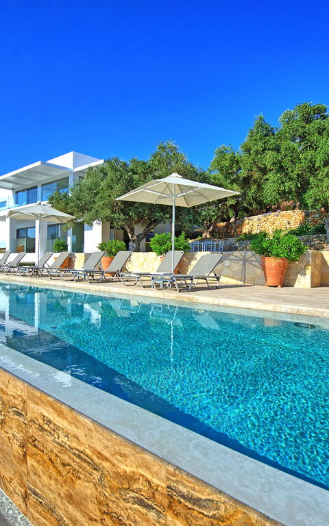 Villa Bluewhite: Buitenshuis, Tuin, Zomer, zwembad