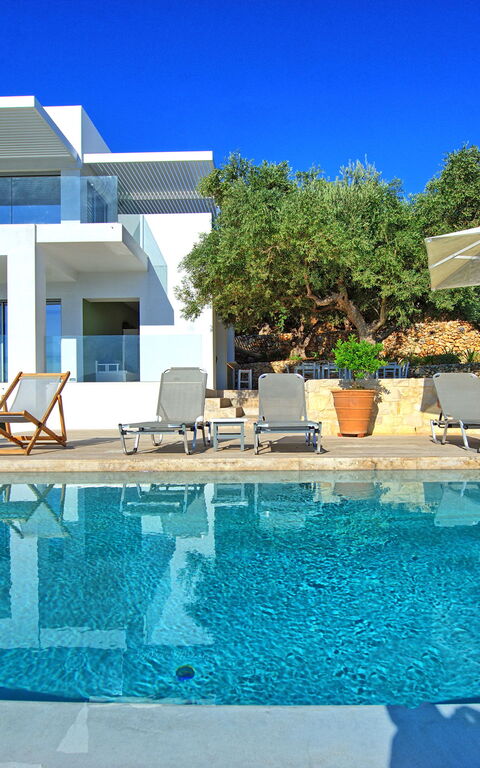 Villa Bluewhite: Buitenshuis, Tuin, Zomer, zwembad