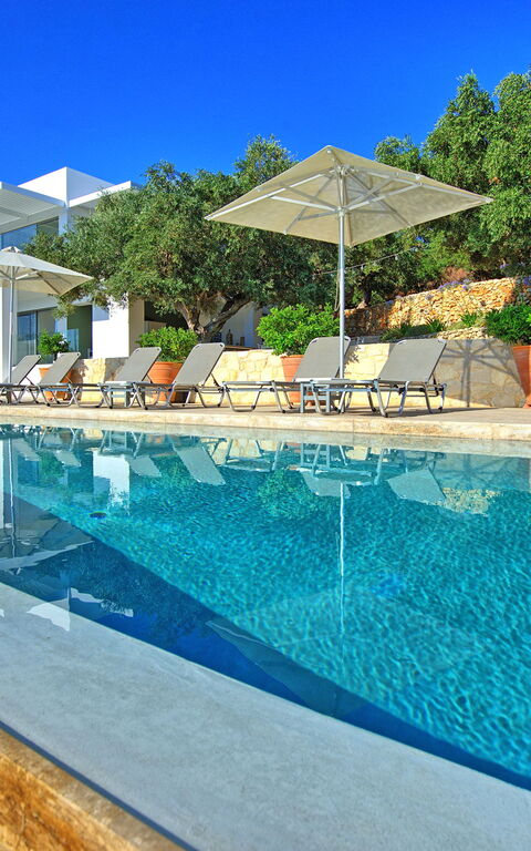 Villa Bluewhite: Buitenshuis, Tuin, Zomer, zwembad