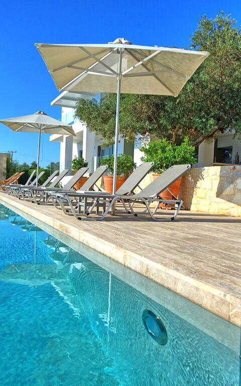 Villa Bluewhite: Tuin, zwembad