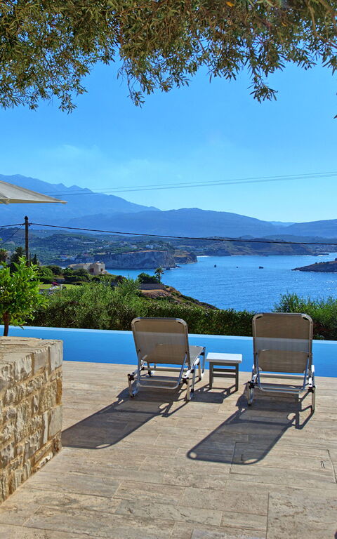 Villa Bluewhite: Buitenshuis, Keer bekeken, Tuin, Zomer, zwembad