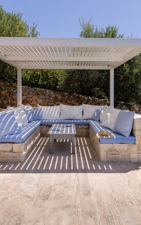 Villa Bluewhite: Buitenshuis, Tuin, zwembad