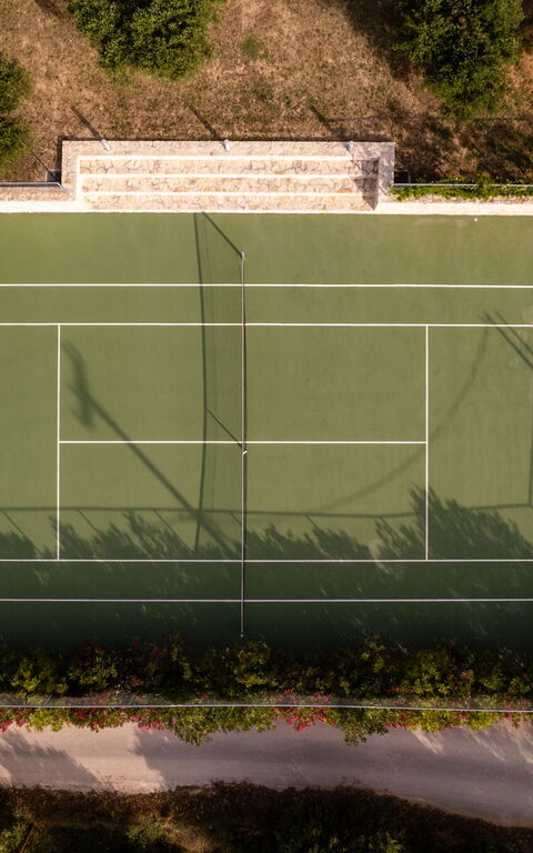 Villa Bluewhite: Buitenshuis, Voorzieningen