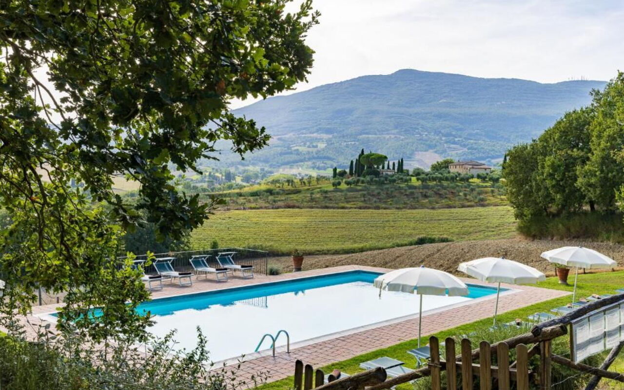 Palazzo Bello: Buitenshuis, zwembad