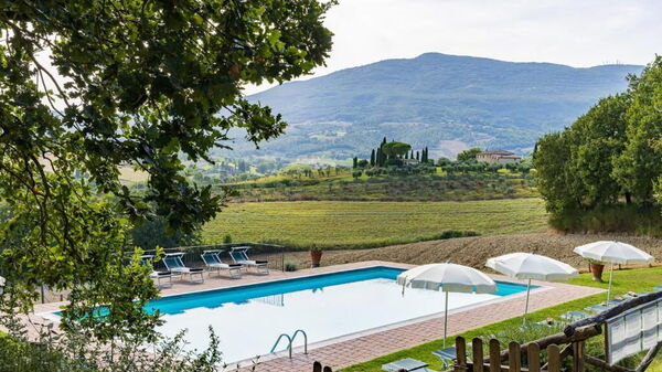 Palazzo Bello: Buitenshuis, zwembad