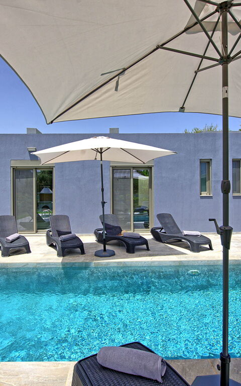 Villa Ampela: Buitenshuis, zwembad