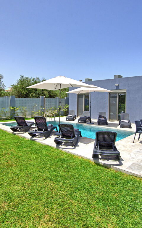 Villa Ampela: Buitenshuis, Tuin