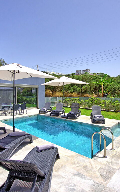 Villa Ampela: Buitenshuis, Tuin, zwembad