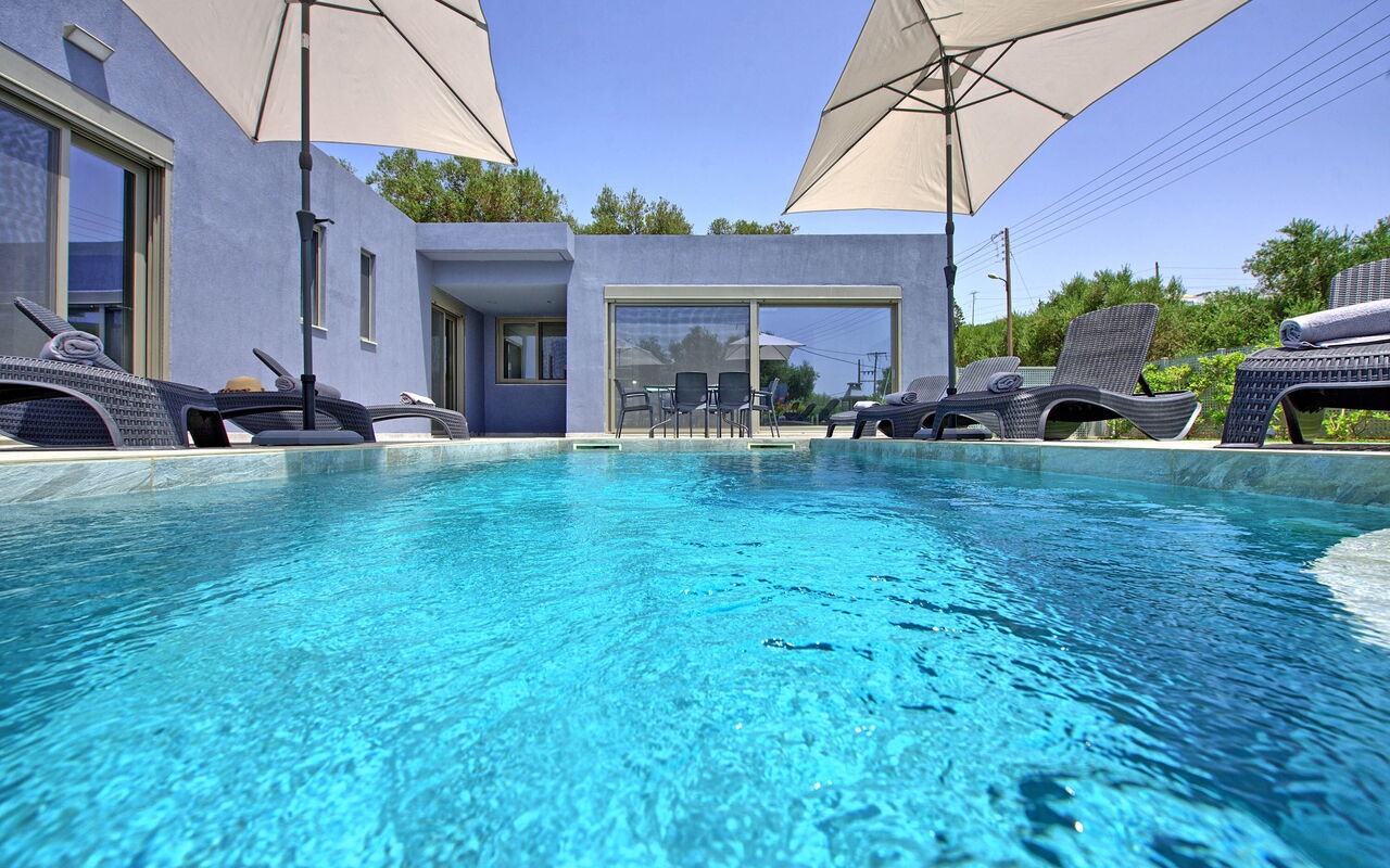 Villa Ampela: Buitenshuis, Zomer, zwembad