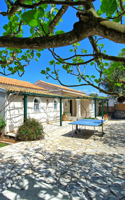 Votana House: Buitenkanten, Buitenshuis, Tuin