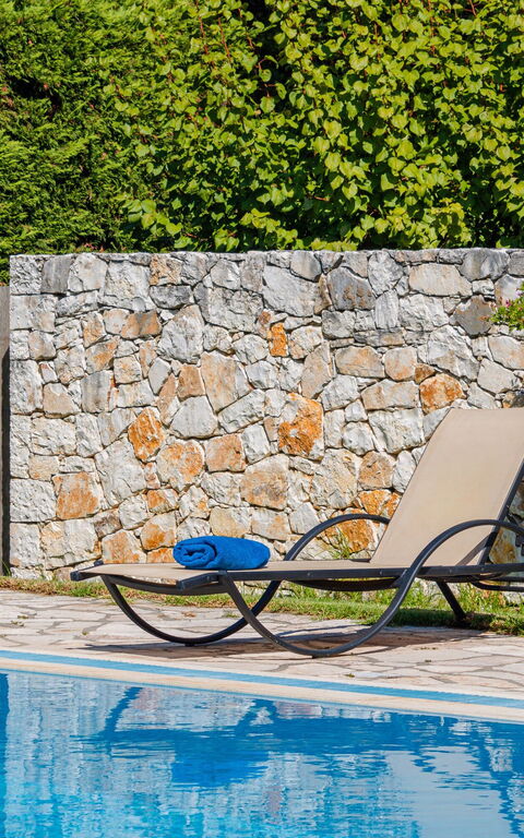 Votana House: Buitenshuis, Zomer, zwembad