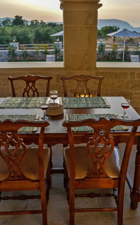 Villa Despanto: Balkon / terras / patio, Buitenshuis