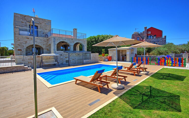 Villa Despanto: Buitenshuis, Tuin, zwembad