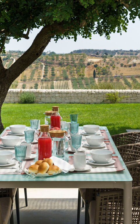 Villa Colleverde: Buitenshuis