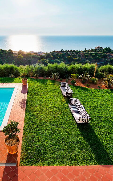 Villa Estella: Tuin, zwembad