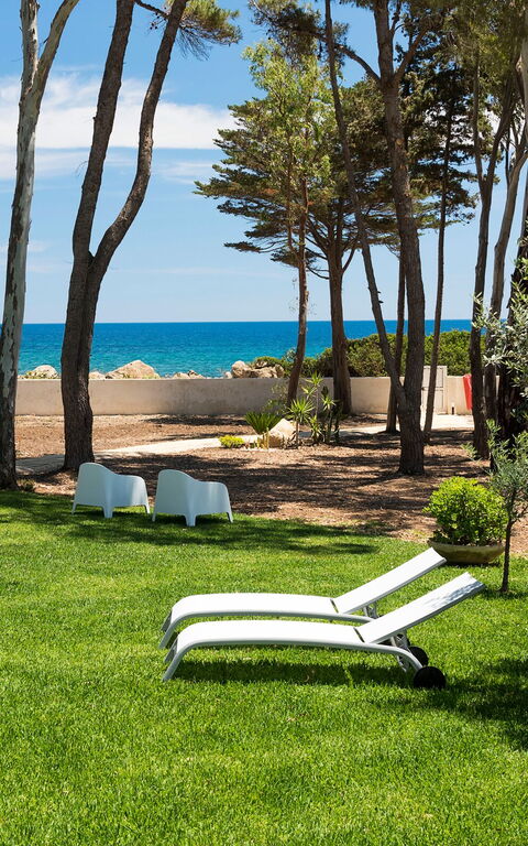 Marinella Punta Milocca: Buitenshuis, Tuin