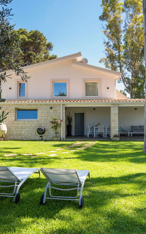 Marinella Punta Milocca: Buitenshuis, Tuin