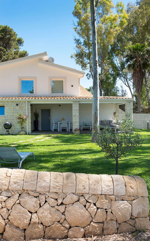 Marinella Punta Milocca: Buitenshuis, Tuin