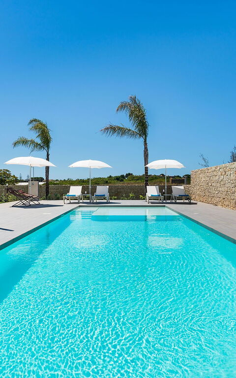 Villa Nica: Buitenshuis, zwembad