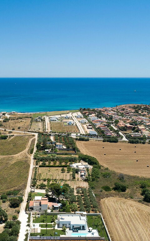 Villa Nica: Keer bekeken, Zomer