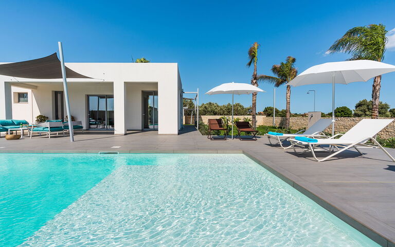 Villa Nica: Buitenkanten, Buitenshuis, zwembad