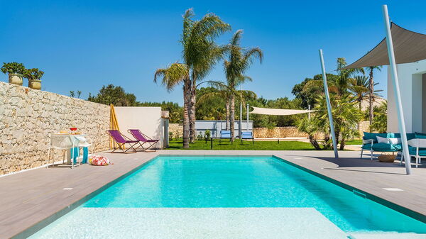 Villa Nica: Buitenshuis, zwembad