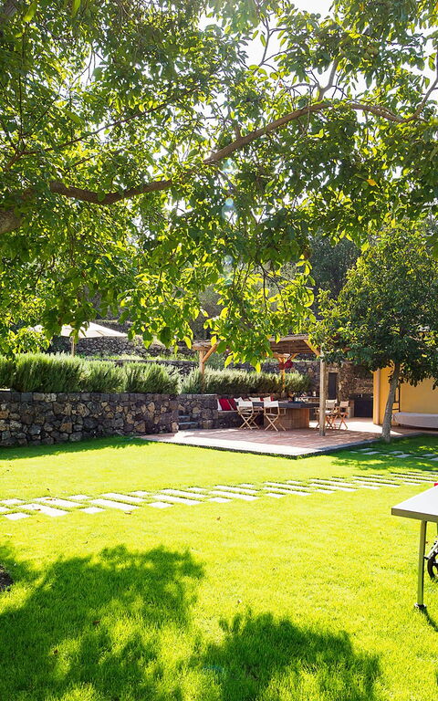 Villa Nerello: Buitenshuis, Tuin