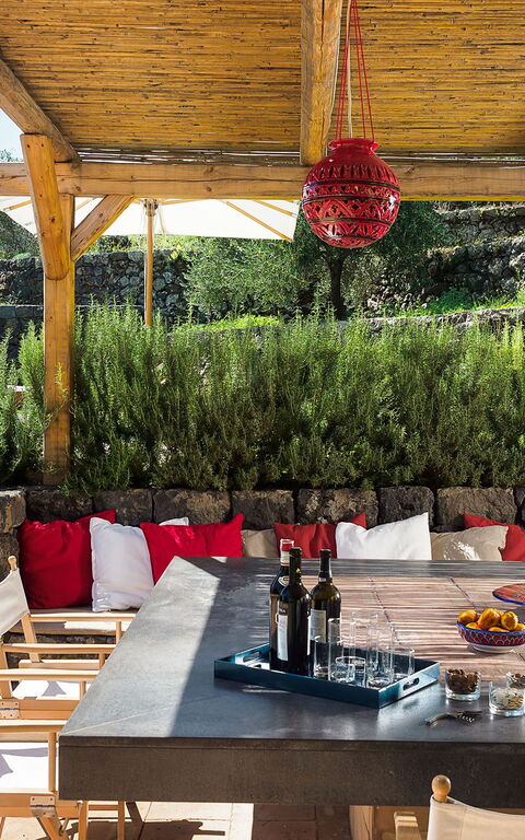 Villa Nerello: Balkon / terras / patio, Buitenshuis