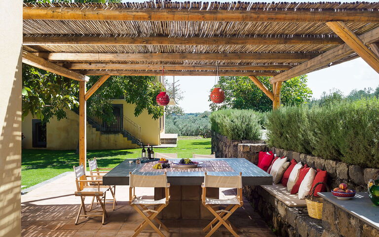 Villa Nerello: Balkon / terras / patio, Buitenshuis