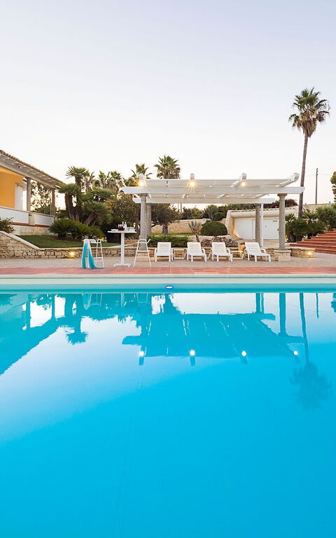 Villa Maya: Buitenshuis, zwembad