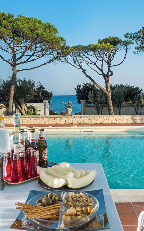 Villa Maya: Buitenshuis, zwembad