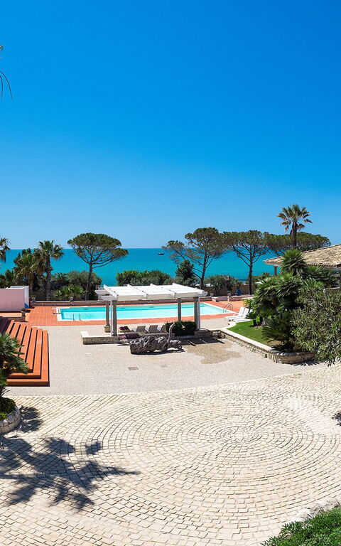 Villa Maya: Buitenshuis