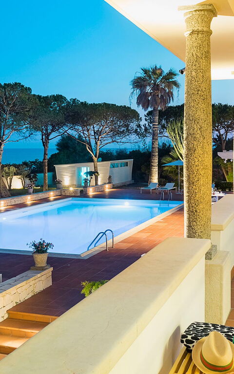 Villa Maya: Balkon / terras / patio, Buitenshuis, zwembad