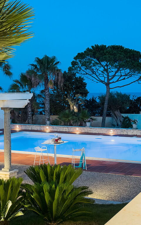 Villa Maya: Buitenshuis, zwembad