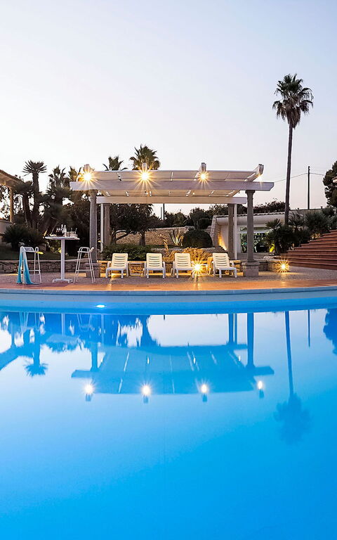 Villa Maya: Buitenshuis, zwembad